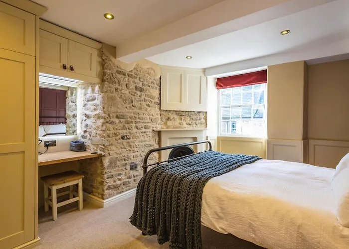 Number 6 Stamford - Boutique Grade II Listed Townhouse