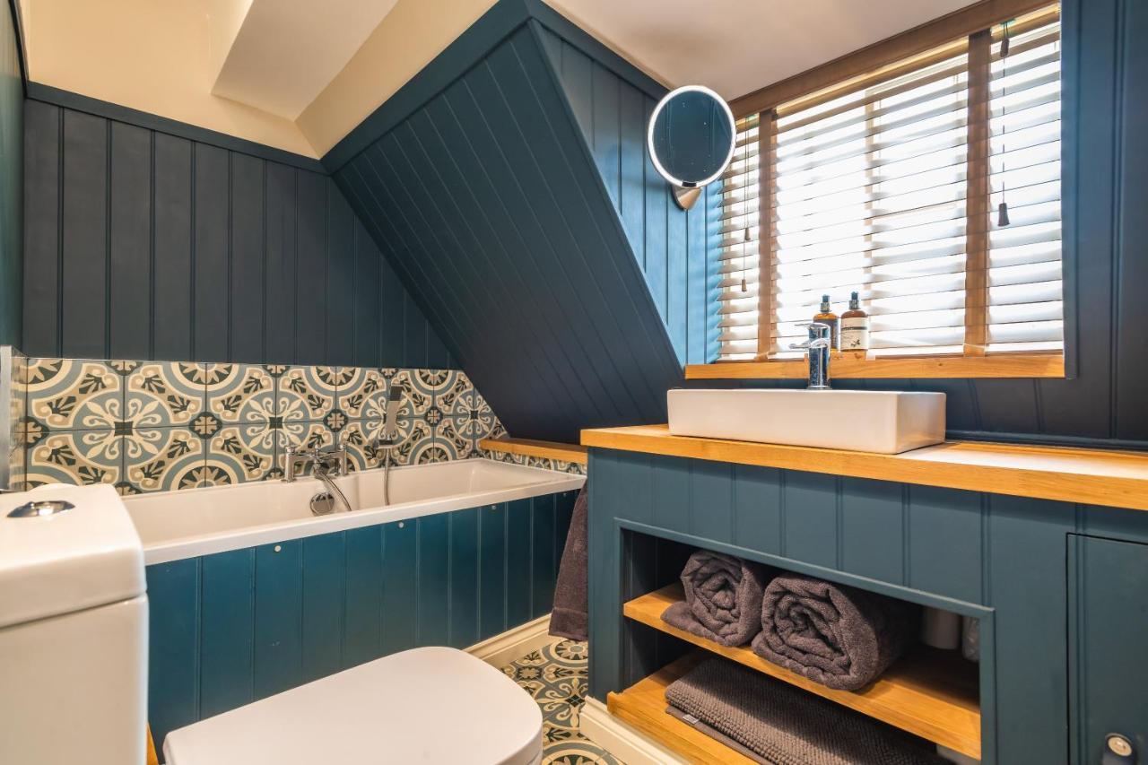 Number 6 - Boutique Grade Ii Listed Townhouse Holiday home *