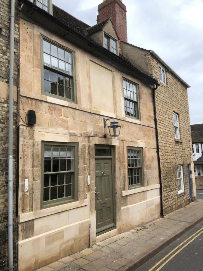 Number 6 - Boutique Grade Ii Listed Townhouse Stamford